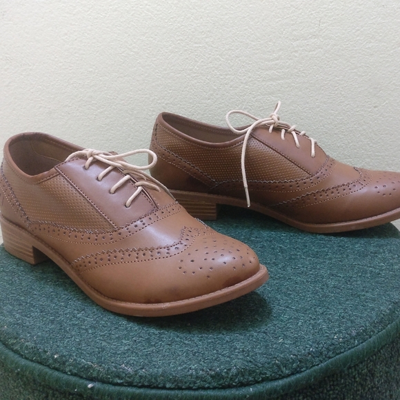 🆕 Casual Oxford Brogue Shoe - Picture 3 of 8